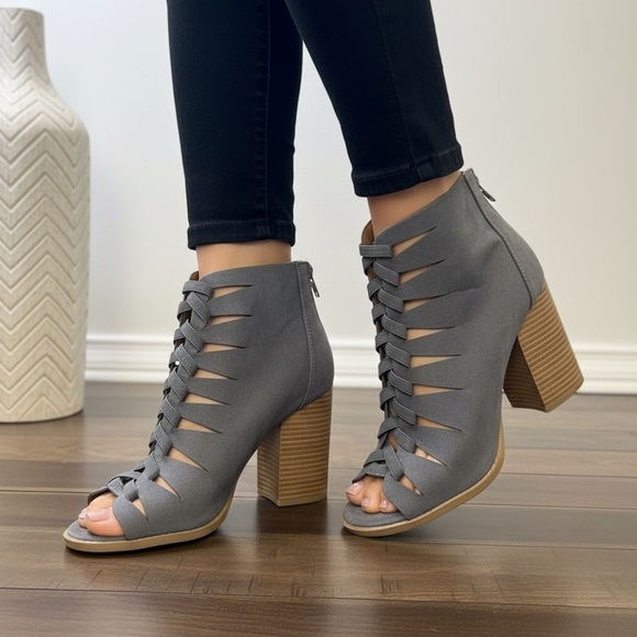 Qupid Shoes - Qupid Gray Heeled Boots size 7.5